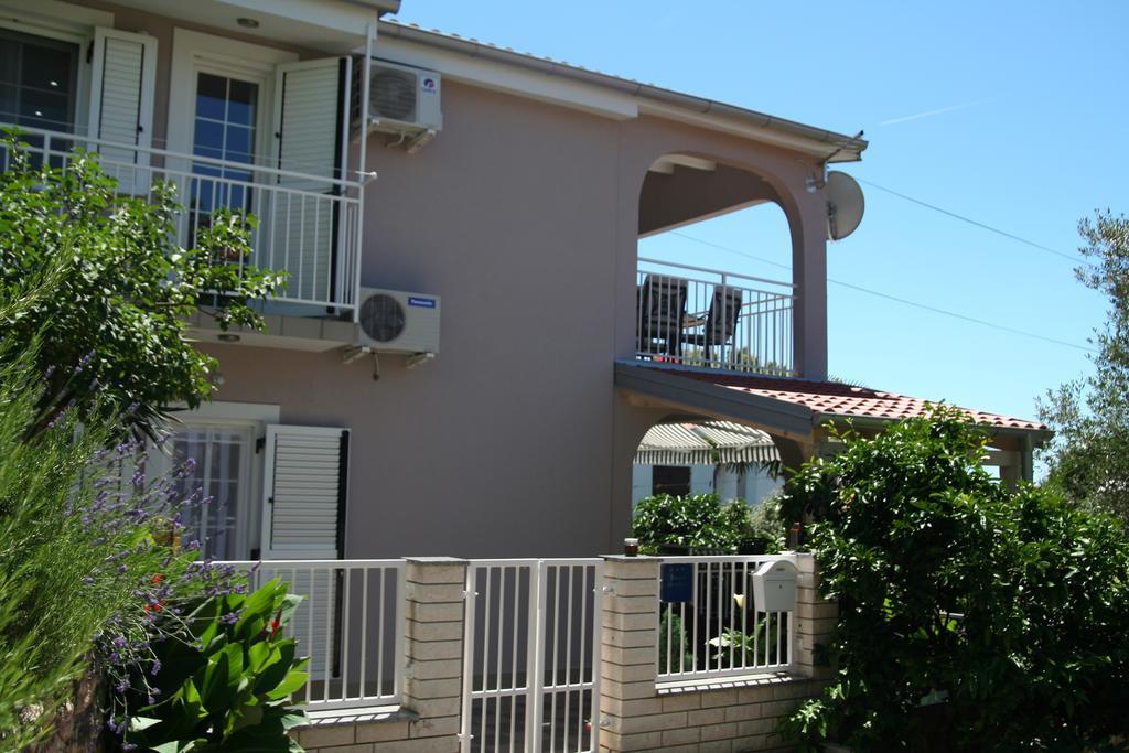 Apartments Soldo Pinezići Buitenkant foto